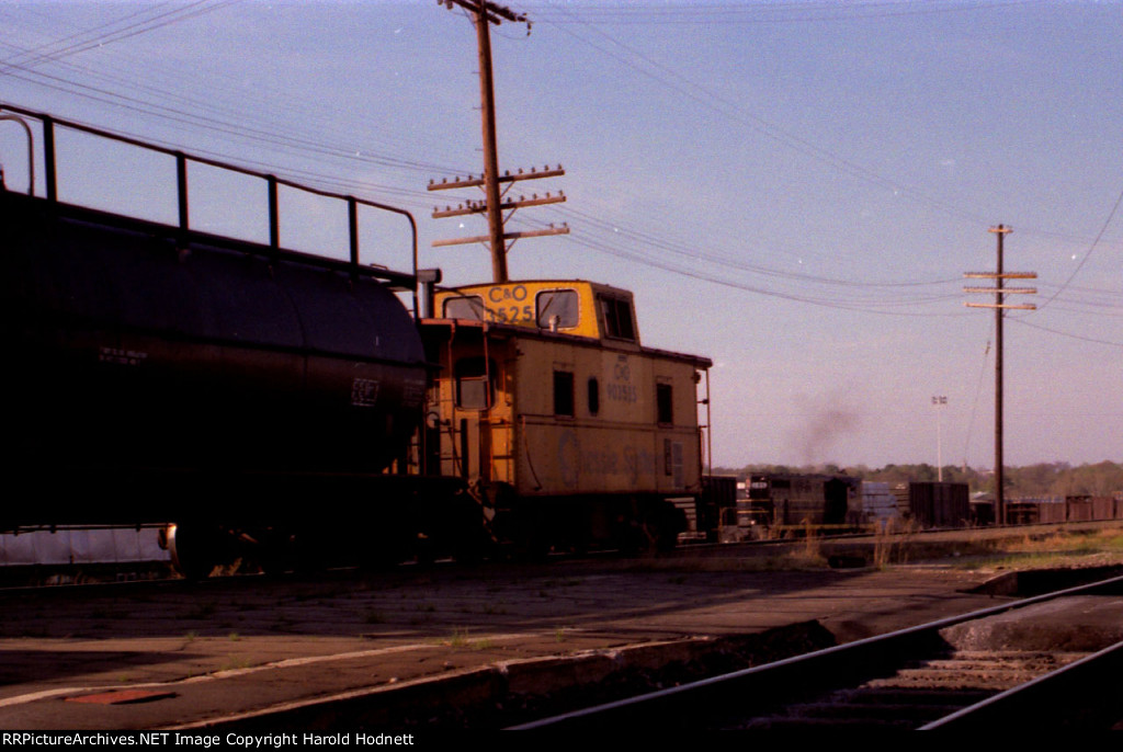 CO 903525 brings up the rear of a southbound train while SBD 785 works the yard